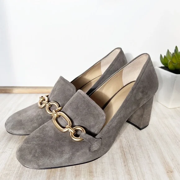 ✖️SOLD✖️•ANN TAYLOR• Gray Suede Cordelia Pumps w/Chain Detail - Picture 3 of 13